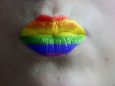 Definition and meaning of “rainbow kiss”: how does it actually work?