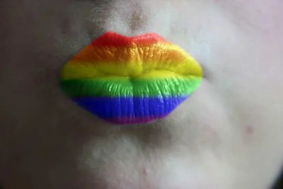 Definition and meaning of “rainbow kiss”: how does it actually work?